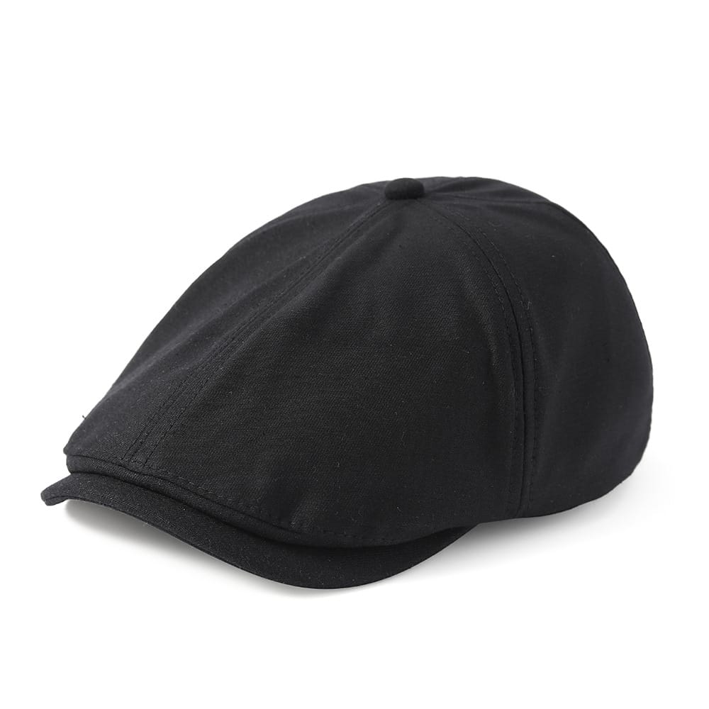 Retro beret cap for men and women, stylish black cotton cap for casual wear and comfort.