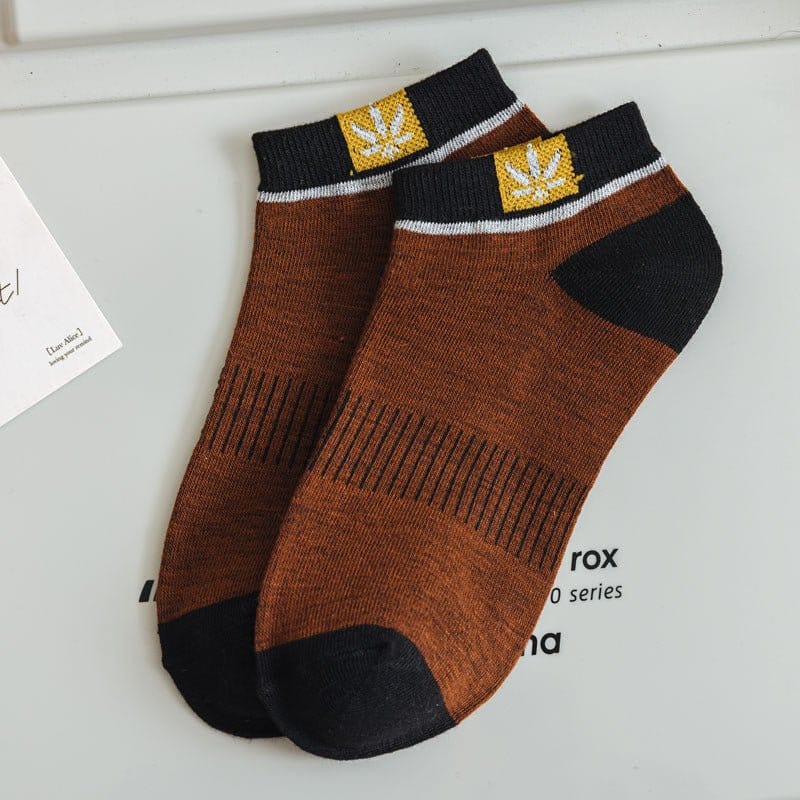 Maple Leaf Side-Logo Mens Short Socks in contrasting coffee and black colors, low cut design for comfort.