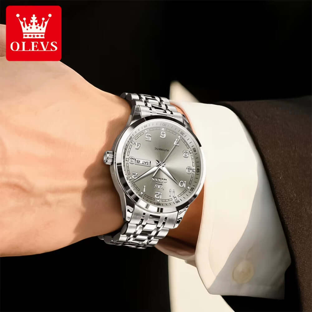Luxury Watch for Men Automatic Mechanical Wristwatches Classic Men Watch Waterproof Gray Dial Luxury Brand Date Week 7077 on wrist
