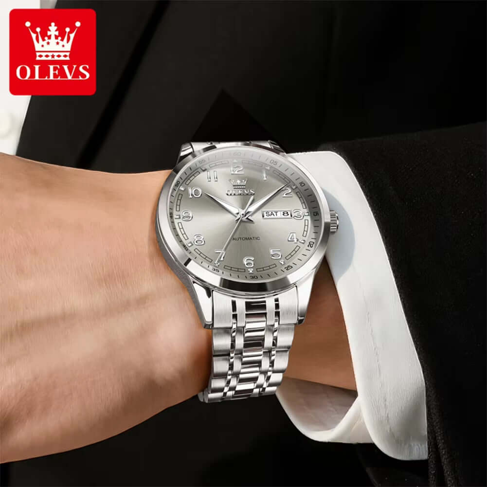 Luxury Watch for Men Automatic Mechanical Wristwatches Classic Men Watch Waterproof Gray Dial Luxury Brand Date Week 7077 on wrist