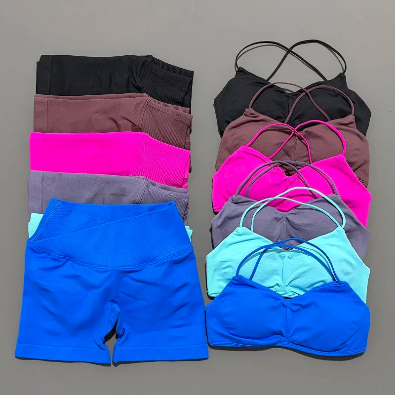 Women’s 2-Piece Seamless Gym Set – Crop Top & High-Waist Shorts